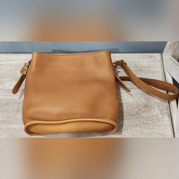 Coach Vintage Equestrian Bucket Shoulder Bag (D8D-9809) - Picture 7 of 16